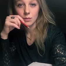 Bee Illustrated (@BeeIllustrated)