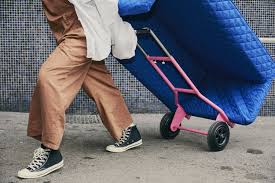 C'era una volta il divano letto, oggi proliferano nuove forme e tipologie di mobili multitasking: I Nuovi Mobili Ikea Del Catalogo 2020 Per Arredare Casa Piccole