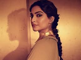 You can make your personality appealing with these simple hairstyles on your birthday. Happy Birthday Sonam Kapoor 15 Most Iconic Hairstyles Of The Diva That Left Us Awestruck Boldsky Com