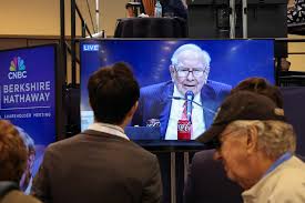 Berkshire Hathaway names Warren Buffett as chairman emeritus