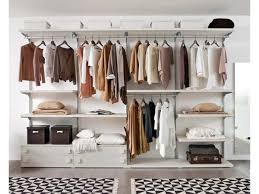 Cabina aperta con struttura metallica ed ante in vetro. Arredare La Camera Armadio O Cabina Cabina Armadio Armadio Arredamento