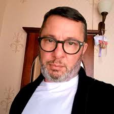 Ai miei due figli e a tutti i ragazzi di Napoli vorrei dire di andare via.  Sarà perché sto attraversando una situazione tragica, ma intorno vedo solo  tanto male". Così Maria Grazia