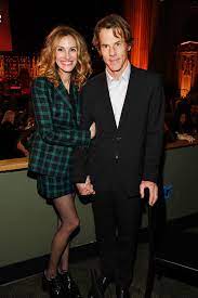 On the 25th june 1993, julia roberts married singer lyle lovett at st. Julia Roberts Danny Moder Celebrate 18th Wedding Anniversary