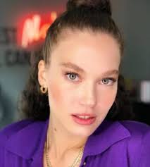 Melisa şenolsun , 24 eylül 1996 tarihinde i̇zmir 'de doğmuştur. Melisa Senolsun Height Weight Age Net Worth Dating Bio Facts