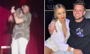 Alex williamson is an australian comedian who is best known for his role on the hot hits live from la. Comedian Alex Shooter Williamson Is Glassed After Trying To Kick An Audience Member In The Face Daily Mail Online