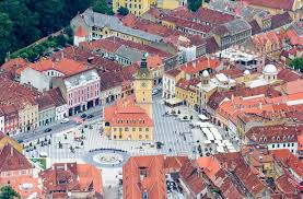 Piața sfatului din brașov va fi centrul distracției între 29 august și 2 septembrie, promit organizatorii, care au pus la punct o ediție specială a festivalului cerbul de aur. Piata Sfatului Brasov Romania Vogelperspektive Redaktionelles Foto Bild Von Leute Geschichte 100584746