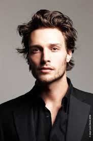 Les hommes sont rarement satisfait du résultat de leur coupe de cheveux la tendance coiffure pour homme en 2020. Coupe De Cheveux Homme Mi Long
