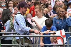Princess Beatrice and Children Join Lionesses' Victory Parade