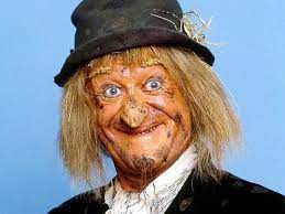 on worzel gummidge (1979) it is an actor's dream because the man changes his mind and his head with monotonous regularity. Mum Dubbed Worzel Gummidge By Mates After Fake Tan Disaster Unilad