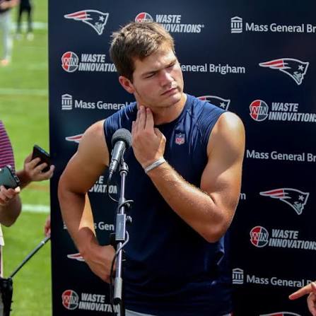 Jacked Drake Maye is easily going for 5k yards #drakemaye