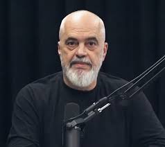 Presidenti Meta poston videon me pamjet e mrekullueshme nga Plava e Gucia