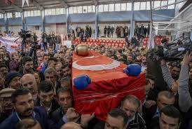 Sinan şamil sam'a allah'tan rahmet sevenlerine başsağlığı diliyoruz. Sinan Samil Sam In Cenazesi Torenle Ugurlaniyor Son Dakika Haberleri