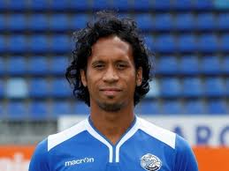 Sidney rodrigue noukpo govou (born 27 july 1979) is a french former professional footballer who last played for limonest in the championnat de france amateur 2. Justin Tahapary Viert Rentree Bij Gestel Tegen Fc Eindhoven Pascal Snijders