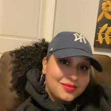 Leslie Toro's Instagram, Twitter & Facebook