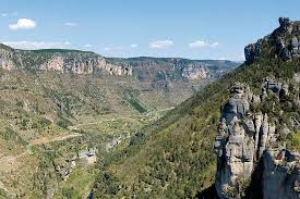 Partez à la découverte des plus belles voies d'escalade de la région sur des sites majeurs. Escalade Dans Les Gorges De La Jonte Avis De Voyageurs Sur Gorges De La Jonte Meyrueis Tripadvisor