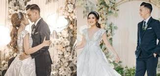 Namun dalam fotonya ini, nella terlihat memasak di atas tabung gas lpg. Foto Pernikahan Nella Kharisma Dan Dory Harsa Viral Di Media Sosial Netizen Nyinyir Singgung Agama Jakbar News