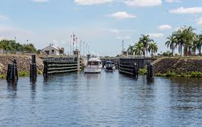 Lake okeechobee is world famous for florida largemouth bass. Southern Boating Presents The Okeechobee Waterway Martin County