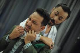 An incident causes inspector wahab and inspector shuib to suspect fadil as tiger, a professional assassin. 5 Sebab Abang Long Fadil 2 Berjaya Rampas Takhta Filem Terlaris Di Malaysia Remaja