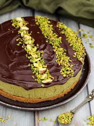 Per rendere questa deliziosa crema più leggera vi proponiamo una versione di crema al mascarpone senza uova, al profumo. Cheesecake Alla Pasta Di Pistacchio E Ganache Al Cioccolato Dolcemente Con Magda