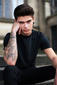 Tumblr M9ujnsvxp71r5yr7eo1 500 Jpg 500 750 Pixels Black Hair Boy Black Hair Blue Eyes Boys Haircuts