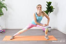 Kniebeugen aka squats, sind eine super übung für den knackpo. 13 Effektive Squats Ubungen Fur Den Knack Po We Go Wild