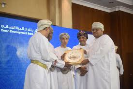 عبدالله الفارسي On Twitter نبارك لموظفين بنك التنمية العماني فرع مصيرة بمناسبة فوز الفرع بالمركز الاول في حفل تكريم بنك التنمية العماني للفروع الفائزه في مسابقة الإجاده للفروع لعام 2018 قام بإستلامها