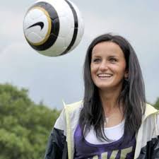 Deutschland steckt voller herrlicher badeseen, die beliebten urlaubszielen am meer nicht nur konkurrenz machen sondern auch von atemberaubenden kulissen umgeben sind: Fussballerinnen Als Werbe Weltmeisterinnen Fussball