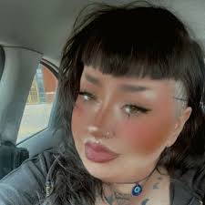 Hi! My name is Kaela and I just recently moved to town and I'm looking to  find some new friends in their 20s! What are some good ways to meet new  people