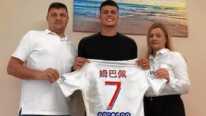 What sponsorship deals does kylian mbappe have? Traum Erfullte Sich Ofb Juwel Sichert Sich Besonderes Erinnerungsstuck Krone At