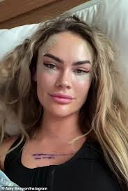 Amy Kenyon's Instagram, Twitter & Facebook