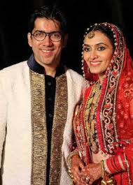 We bring to you ten facts about the actor and these things will surely leave you surprised. Rohit Dhawan Age Wiki Daughter Name Wife Biography Wedding Varun Dhawan Janvi Desai Movies Images Director Pocket News Alert