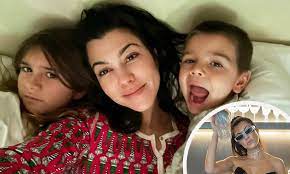 The keeping up with the kardashians star took to instagram new year's day to express her gratitude for her three kids. Kourtney Kardashian Declares She Is Extra Grateful To Wake Up In 2021 With Kids Penelope And Reign Daily Mail Online