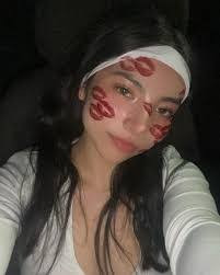 Kari Salinas's Instagram, Twitter & Facebook