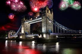 Visit The Glorious City Of London This Year For A Christmas New Year Break Have A Look At New Year S Eve Around The World One Day In London London Fireworks