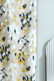 White and yellow flowers bali. Lelievre Bali 562