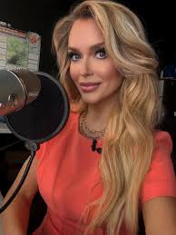 Nap time in one of my favorite shirts “She's got •Memphis Soul• and a Heart  of Gold”💛