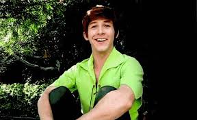 Spieling Peter Pan Hi Peter Pan Disneyland Disney Face Characters Peter Pan