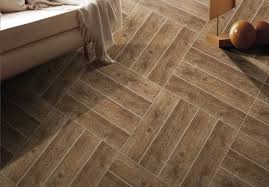Motif kayu adalah tampilan dari permukaan keramik yang menyerupai serat kayu. 10 Model Keramik Motif Kayu Terbaru Untuk Rumah Minimalis