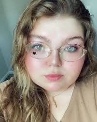 April Leeper's Instagram, Twitter & Facebook