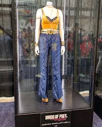 Huntress Birds Of Prey Cosplay New York Comic Con 2019 Day 1 The Aspiring Kryptonian In 2020 Fashion Tv Black Canary Woman Sketch