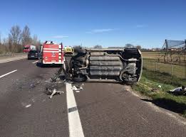 Corsia d'emergenza bloccata dal pullman che impedisce l'arrivo dei soccorsi. Bologna Teramano Muore In Incidente Stradale