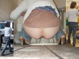 人妻トイレ盗撮エロ画像】和式便所で放尿する熟女たち…勢い良く聖水を撒き散らしている！ | エロ画像チョイス