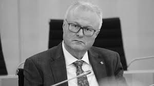 Der finanzminister ist ein regierungsmitglied und leitet das finanzministerium. Thomas Schafer Hessens Finanzminister Gestorben