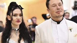 On thursday, the singer posted a captionless instagram photo in which she appeared to cradle her growing bump, seemingly confirming her. Elon Musk Ist Papa Erstes Baby Mit Sangern Grimes