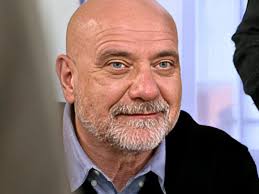 Un Posto al Sole, anticipazioni domani 12 maggio: segreto inconfessabile  per Luca