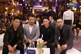 Born 24 april 1994) is a taiwanese actor, best known for his portrayal of akira in the 2014 sports film kano. å±å'¤é¢¨é›² åƒèˆ‡ å¤ªæ¹–é›»å½±ä¹‹å¤œ èŒƒé€¸è‡£ æ›¹ä½'å¯§å¸¥æ°£å‡ºå¸­l