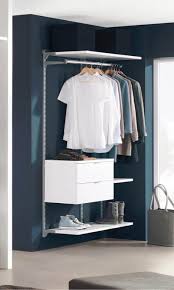 En plexiglas, en bois ou en métal, elles rehaussent le design de votre déco. Etagere De Rangement Pas Cher Regalraum Com Petit Dressing Idee Dressing Etagere Dressing
