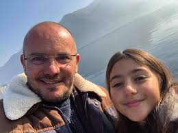 My daughter will be turning 17 in 2 days, her daddy passed away in a  traffic accident nearly 6 years ago. Could someone pls have a pic of them  together as she