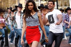 Mariniere Jupe Rouge 3 Deepika Padukone In Desi Boyz Jhak Maar Ke Song Scene Desi Boyz Bollywood Music Videos Bollywood Music