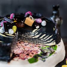 Für den schwarze johannisbeeren kuchen zuerst den mürbeteig zubereiten. Schwarzer Lakritz Kasekuchen Cutecottageoverload